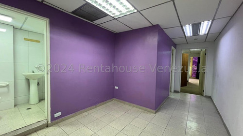 Oficina En Venta Los Chaguaramos 24-23724