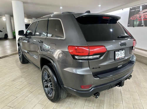 Jeep Grand Cherokee 5.7 Limited Lujo 4x4 At