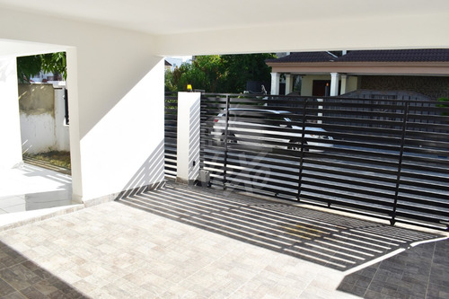 Hermosa Casa De Un Nivel En Urbanización De Santiago (jpc-230)