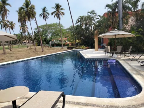 Casa En Venta En Villas Paracana, Junto Al Campo De Golf Palma Real, Ixtapa.