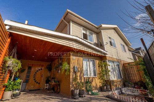 Acogedora Casa En Sector Residencial De Ciudad Del...