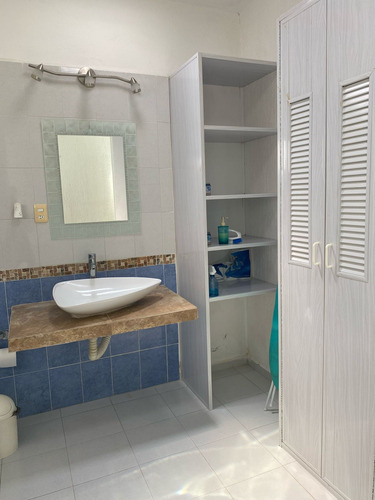 ¡casa Amueblada En Esquina Con Paneles Solares En Las Américas, Mérida!