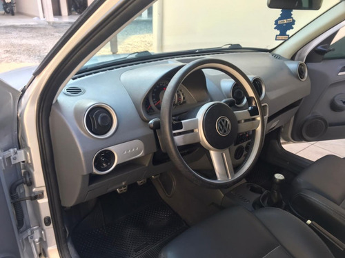 Imagem 3 de 9 de Volkswagen Saveiro Surf 1.6 Prata