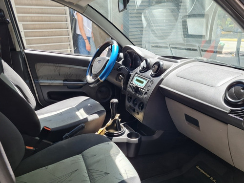 Imagen 13 de 15 de Ford Fiesta 2010 1.6 Ambiente Mp3