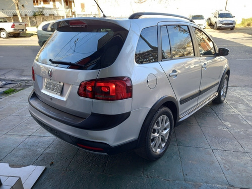 Imagen 4 de 13 de Volkswagen Suran Cros 1.6 Highline Nafta Y Gnc 2014