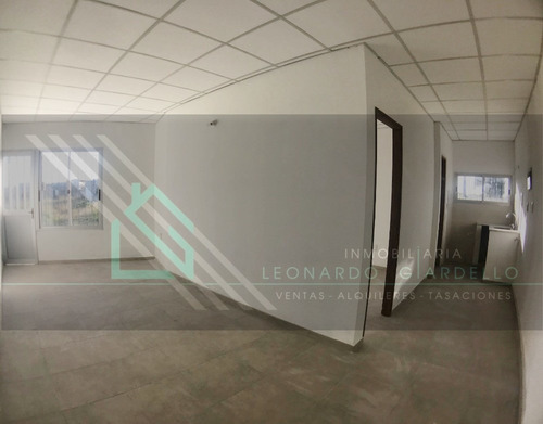 Local Comercial + Apartamento De 1 Dormitorio