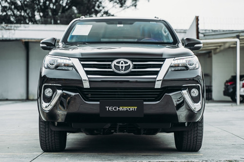 Imagem 3 de 7 de Toyota Hilux Sw4 2.8 Srx Diesel 7 Lugares - 2017