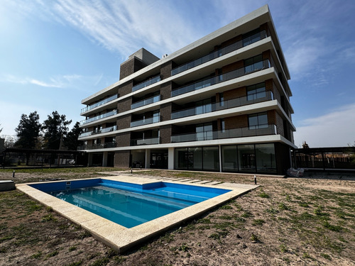 Departamento En Venta 3 Dormitorios Con Balón Y Cochera. Condo 8 Fisherton