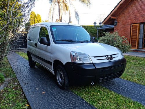 Imagen 6 de 9 de Peugeot Partner 2013 1.4 Furgon Presence Aa
