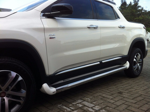 Imagem 1 de 3 de Estribo Personalizado Fiat Toro Branco Ambiente 2016 2020