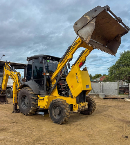 Retroexcavadora New Holland