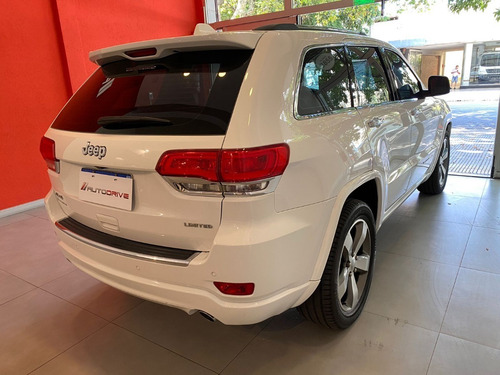 Imagen 10 de 25 de Jeep Grand Cherokee Limited Llantas 20 2015 44.000km