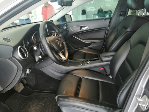 Imagen 8 de 10 de Mercedez Benz Cla 200 2017