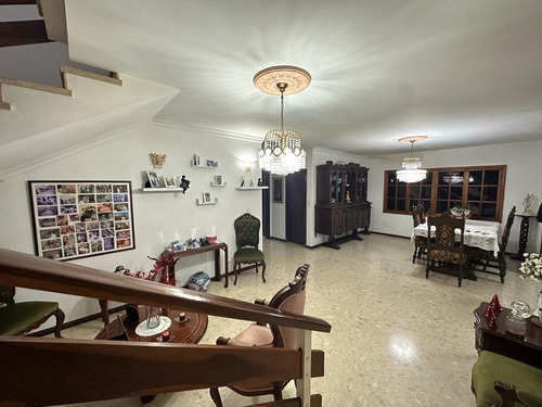 Casa En Venta En Caurimare 686m2 - 3h/3b/3e