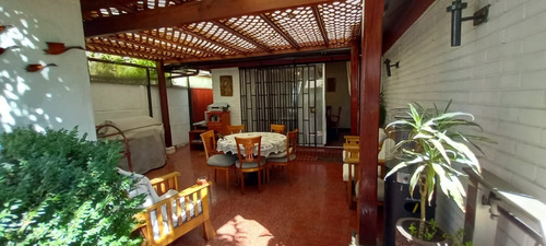 Frente A Quinchamalí/ 6 Dormitorios/´piscina