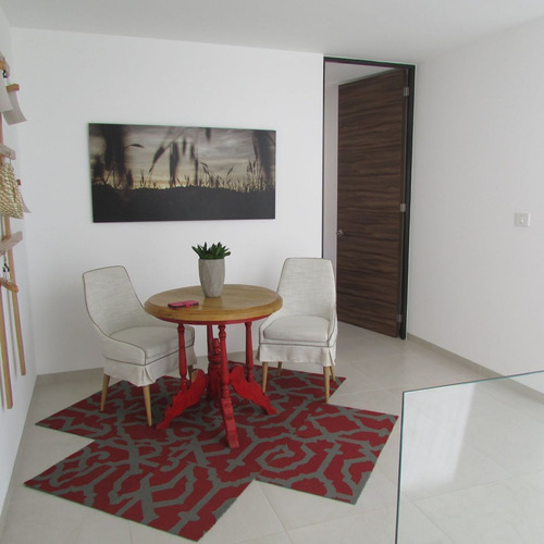 Estrena Casa En Zibata, 3 Recamaras Jardín, Sala Tv, Terraza Techada, Alberca.