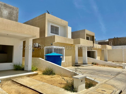 Imagen 3 de 9 de Townhouse En Construcción En Venta Ubicado En Punto Fijo
