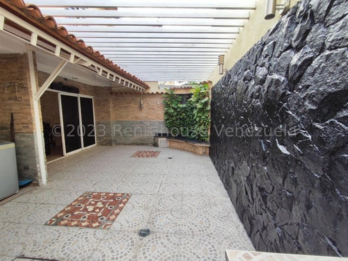 Naudy Escalona & Maribel Morillo Asesores Inmobiliarios De Rentahouse Venden Excelente Casa En Zona Av. Intercomunal De Cabudare