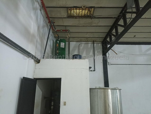 Edificio En Alquiler Av Constitución Santa Rosa, Maracay 24-8247 Hc