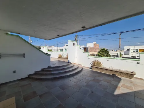 Venta De Casa En Villas De Irapuato