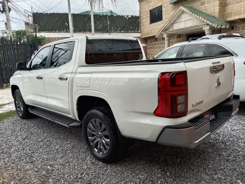 Mitsubishi L200 2.4 Cd Gls 4X4 At