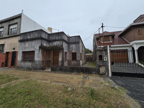 Venta Gran Lote De 10 X 37,45 Con Casa A Reciclar Y Galpón