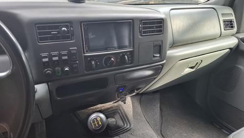 Tropical F-250 Modelo Tropivan 09 Lugares Impecável E Revisa