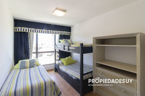 Imagen 20 de 30 de Departamento De 2 Dormitorios Y 2 Baños En Alquiler Anual En Punta Del Este