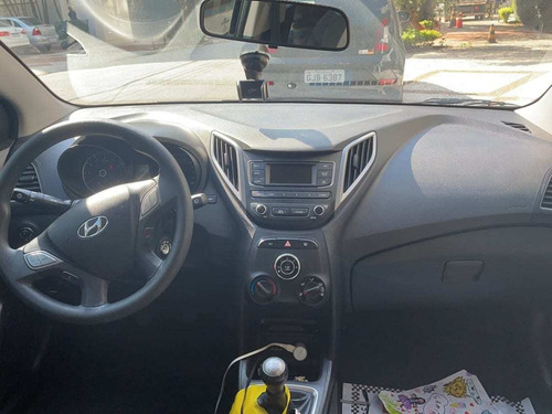 Imagem 7 de 14 de Hyundai Hb20 Comfort Plus 1.0 12v Flex