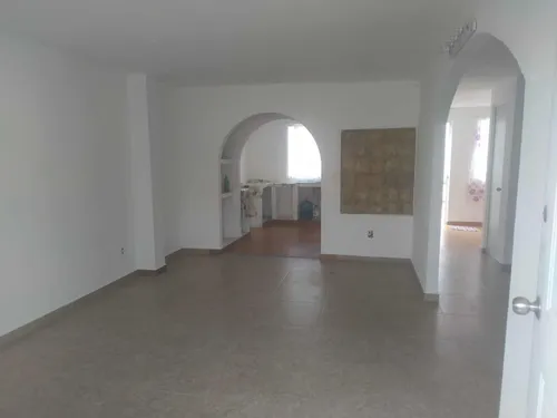 Casa Muy Amplia Ya Que Son Dos Unidas Por Dentro.