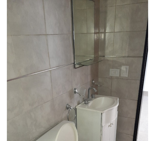 Departamento, Dormitorio, Placard, Living Comedor, Cochera Cubierta.-