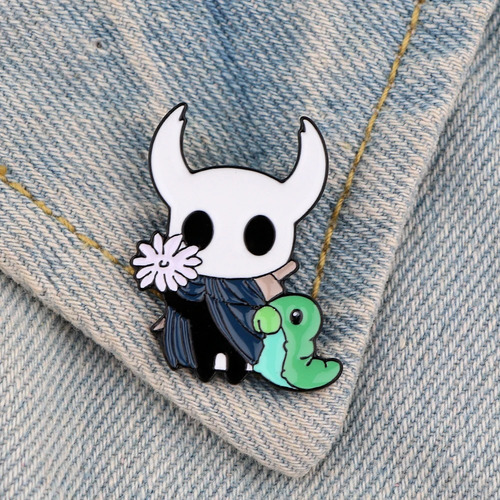 Broche Pin Hollow Knight Con Gusano V4 | Hollow Knight