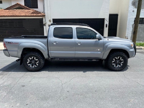 Imagen 3 de 10 de Toyota Tacoma Trd Sport 4x4 Plata