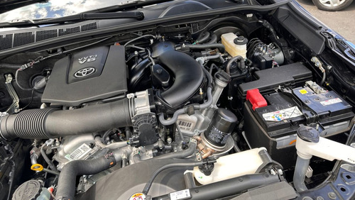 Imagen 7 de 10 de Toyota Fortuner Dubai Vx Negro 2023