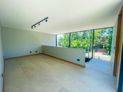 Increible Casa Minimalista-colegio Newland