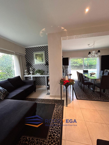 Casa En Venta En Barrio Santa Ana Moreno