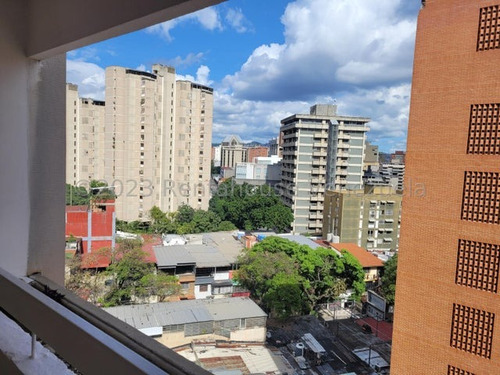 Ozalid Avenida Principal De Los Chorros Piso 8 8-b Dm, Caracas, Ncm