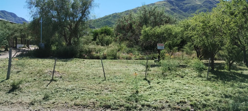 Se Vende Terreno En Capilla Del Monte, Barrio Valenti. Hermosas Vistas. Ubicado En Hermosa Esquina.