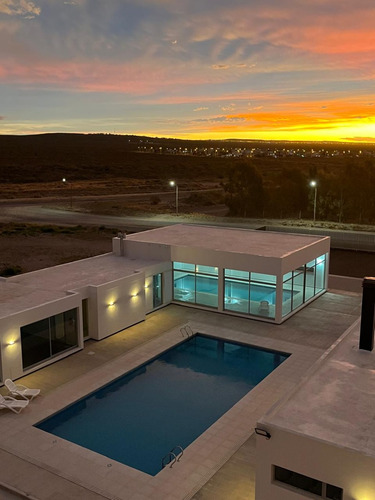 Departamento Nuevo Pto. Madryn P/ 4 Personas (alquiler Por Día) Precio Y Disponibilidad Para Julio 2025. A Metros Del Mar. Con Cochera. Piscina Climatizada Todo El Año.