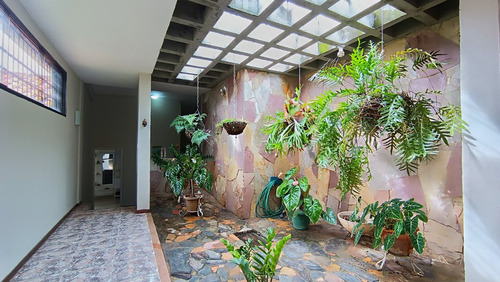 Maikelly Zabala Vende Casa En Barquisimeto , Zona Este, Piscina, 1000metros2 De Terreno, 600 Metros2 De Construcción. Mls 24-28298 Mz