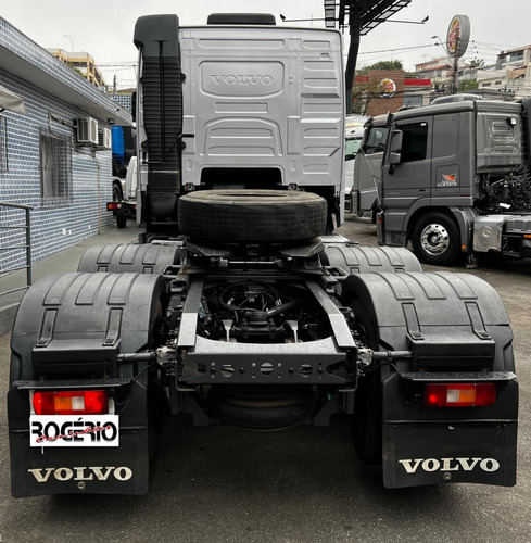 Imagem 10 de 11 de Volvo Fh 460 I-shift 2017 6x2 Rogerio Caminhoes