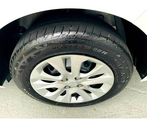 Imagem 9 de 15 de Chevrolet Onix 1.0 Flex Lt Manual