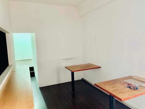 Local De 220 Metros En Piso Alto En 18 De Julio