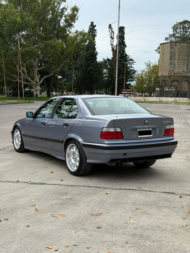 BMW Serie 3 2.0 328i Sedan