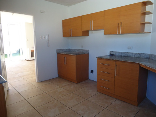 Imagen 1 de 10 de Alquiler Casa En Zona 16