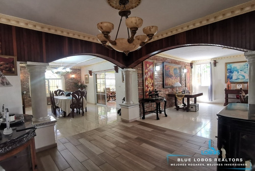 Imagen 2 de 12 de Casa Familiar Con Árboles Exóticos En Prado Oriental Santo Domingo Este