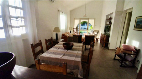 Casa Con Fondo Parada 8 A 150 Metros De Playa Mansa