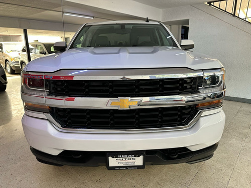 Chevrolet Silverado 5.4 2500 Doble Cabina Ls 4x2 At