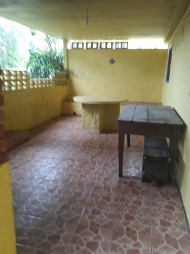 Casa 3 Dormitorios. 2 Baños