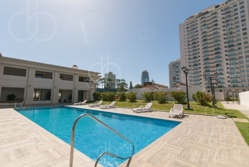 Imagen 20 de 26 de Apartamento En Mansa, 3 Dormitorios En Edificio Con Servicios. Punta Del Este